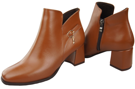 Dámské kotníkové boty ElitaBut 226 Hnědá z pravé kůže, zateplené, hranatá špička, široký podpatek (blok)