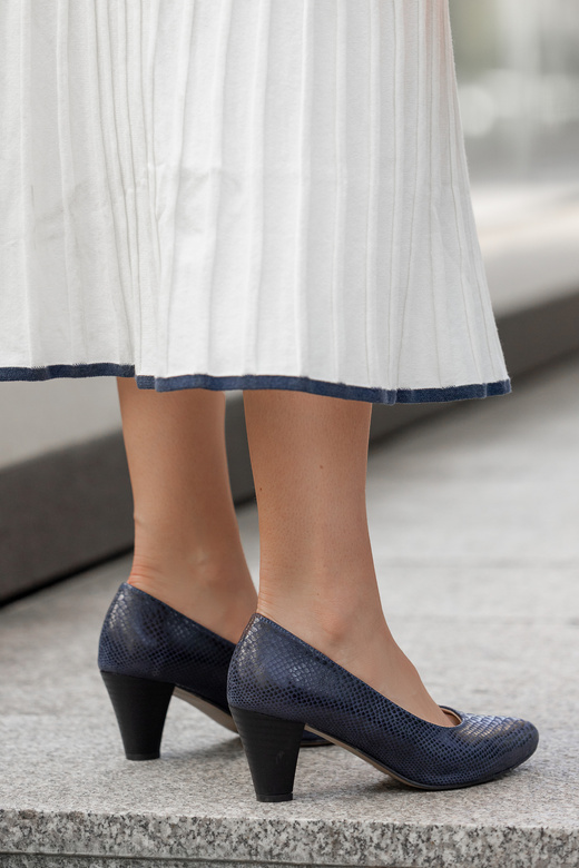 Dámská obuv Dámské kožené lodičky s motivem šupin námořnická modř 927 ElitaBut